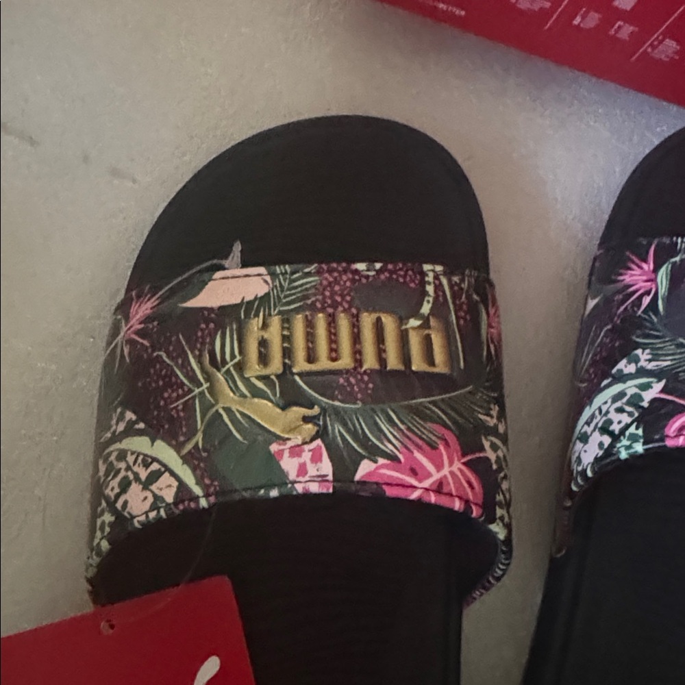 Puma Black and Gold Tropical Slide Sandals.size-7 - Picture 8 of 9